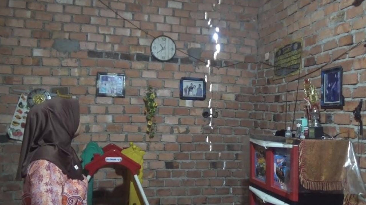 rumah warga jambi retak