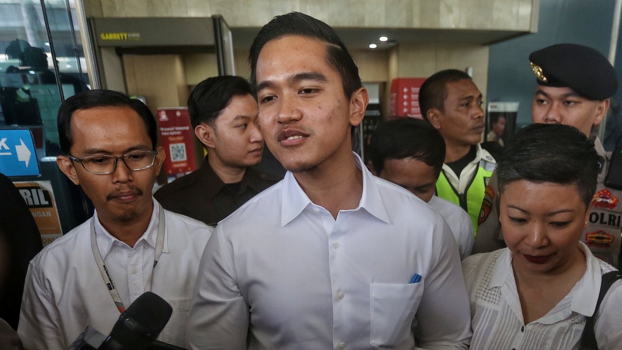 Taksiran harga fashion item Kaesang Pangarep yang jadi sorotan. (sumber: X/BosPurwa)