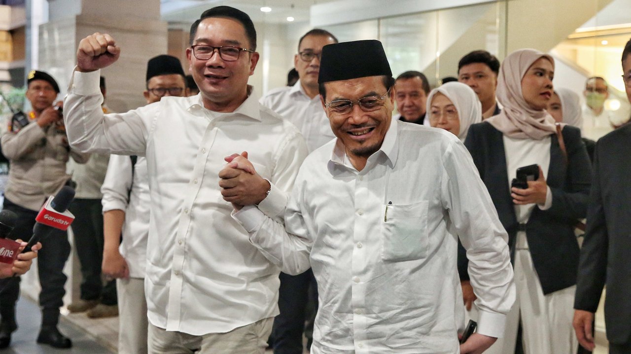 Pasangan bakal calon Gubernur dan Wakil Gubernur DKI Jakarta Ridwan Kamil dan Suswono saat menjalani pemeriksaan kesehatan di RSUD Tarakan, Jakarta, Jumat (30/8/2024). Ridwan Kamil dan Suswono merupakan pasangan kedua dari tiga bakal calon gubernur dan wakil gubernur yang menjalani pemeriksaan kesehatan sebagai syarat Pilgub DKI Jakarta.