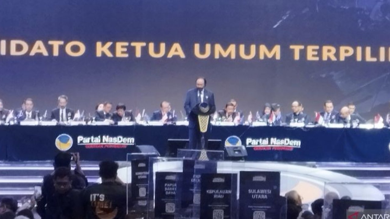 Ketua Umum Partai NasDem Surya Paloh usai pertemuan dengan calon presiden nomor urut satu Anies Baswedan dan dua ketua umum partai politik Koalisi Perubahan, PKS dan PKB di Wisma Nusantara, Jakarta Pusat, Jumat (23/2/2024). (Liputan6.com/Winda Nelfira)