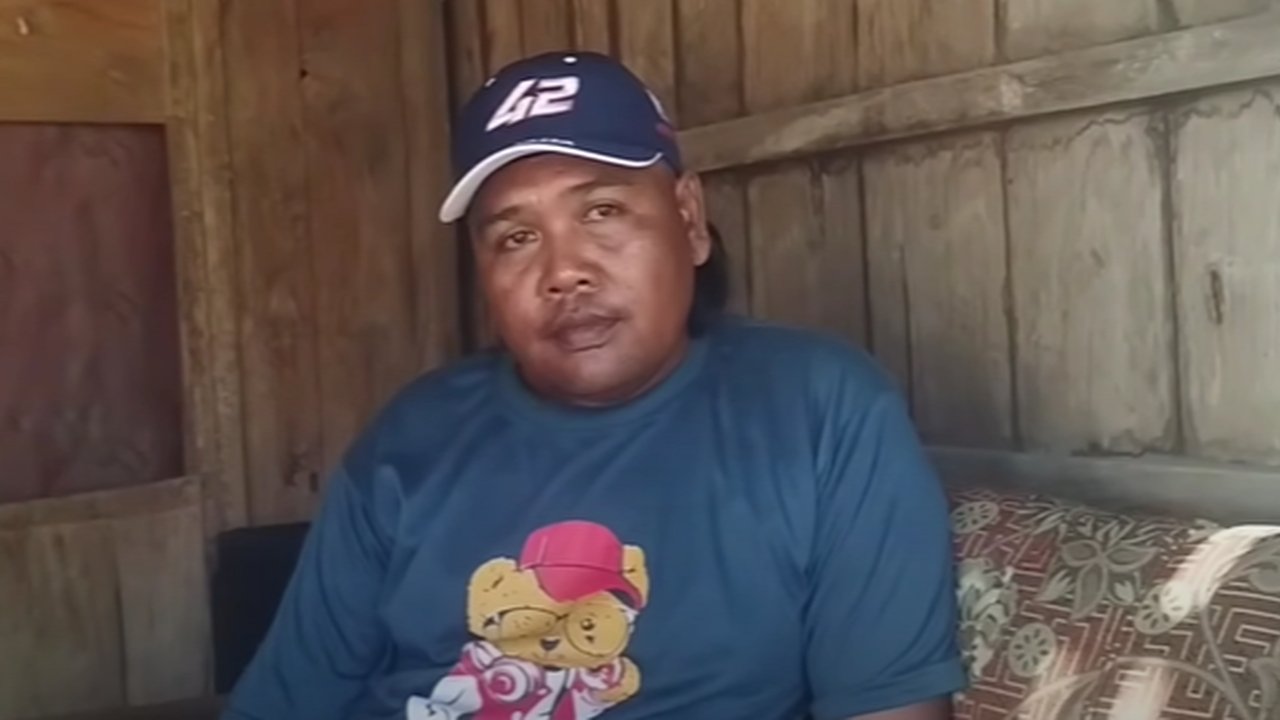 Potret Rumah Gubuk Berdinding Bambu Berlantai Tanah Milik Pria Beristri Dua, Tempat Tidurnya Bikin Salfok