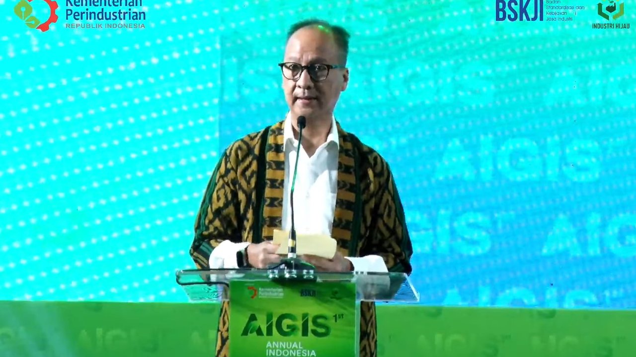 Menteri Perindustrian Agus Gumiwang Kartasasmita