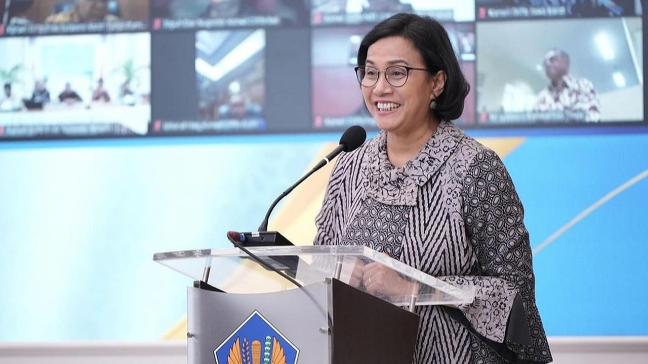 Tangkapan layar instagaram Menteri Keuangan (Menkeu) Sri Mulyani Indrawati saat hadir dalam acara Istana Berbatik. Sri Mulyani menulis bahwa Batik berasal dari Bahasa Jawa, yaitu “amba” yang berarti menulis dan juga kata “titik”. (@smindrawati)