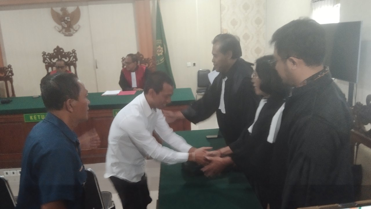 Sukena divonis bebas