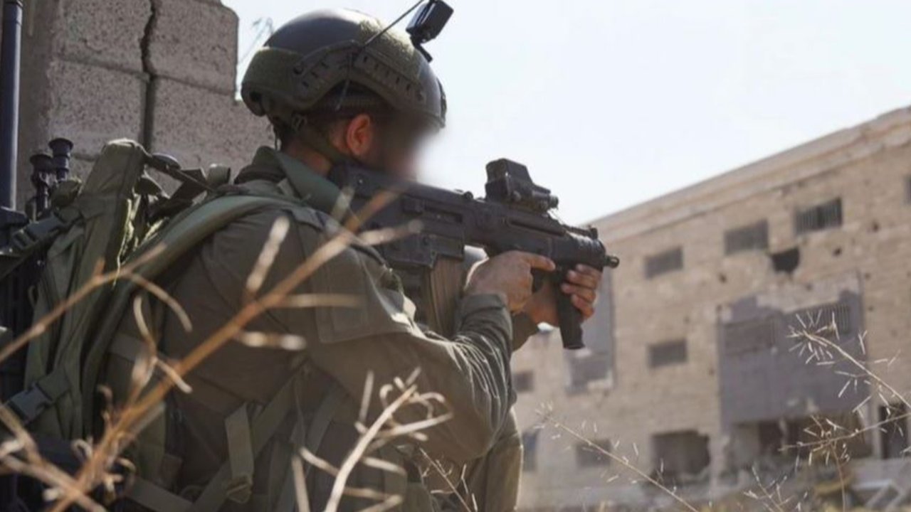 Tentara Israel beroperasi di Gaza tengah, foto dipublikasikan pasukan penjajah Israel (IDF) pada 1 Juli 2024.