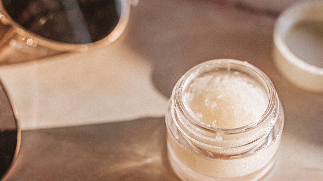Ciri-Ciri Ketergantungan Skincare, Begini Cara Mengatasinya