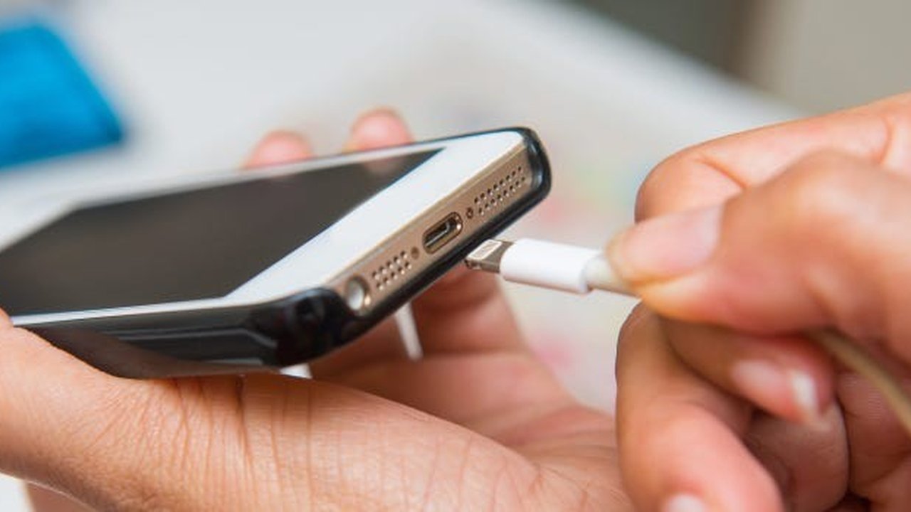 Cara Menjaga Kabel Charger HP agar Tahan Lama