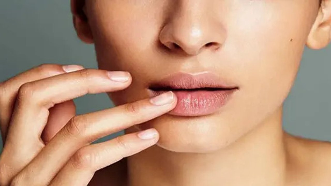 Ilustrasi Bibir Kering