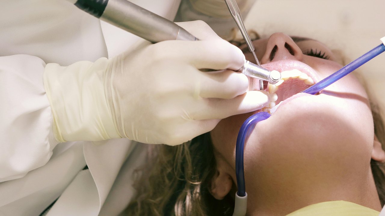 Cara Mengatasi Bau Mulut di Rumah