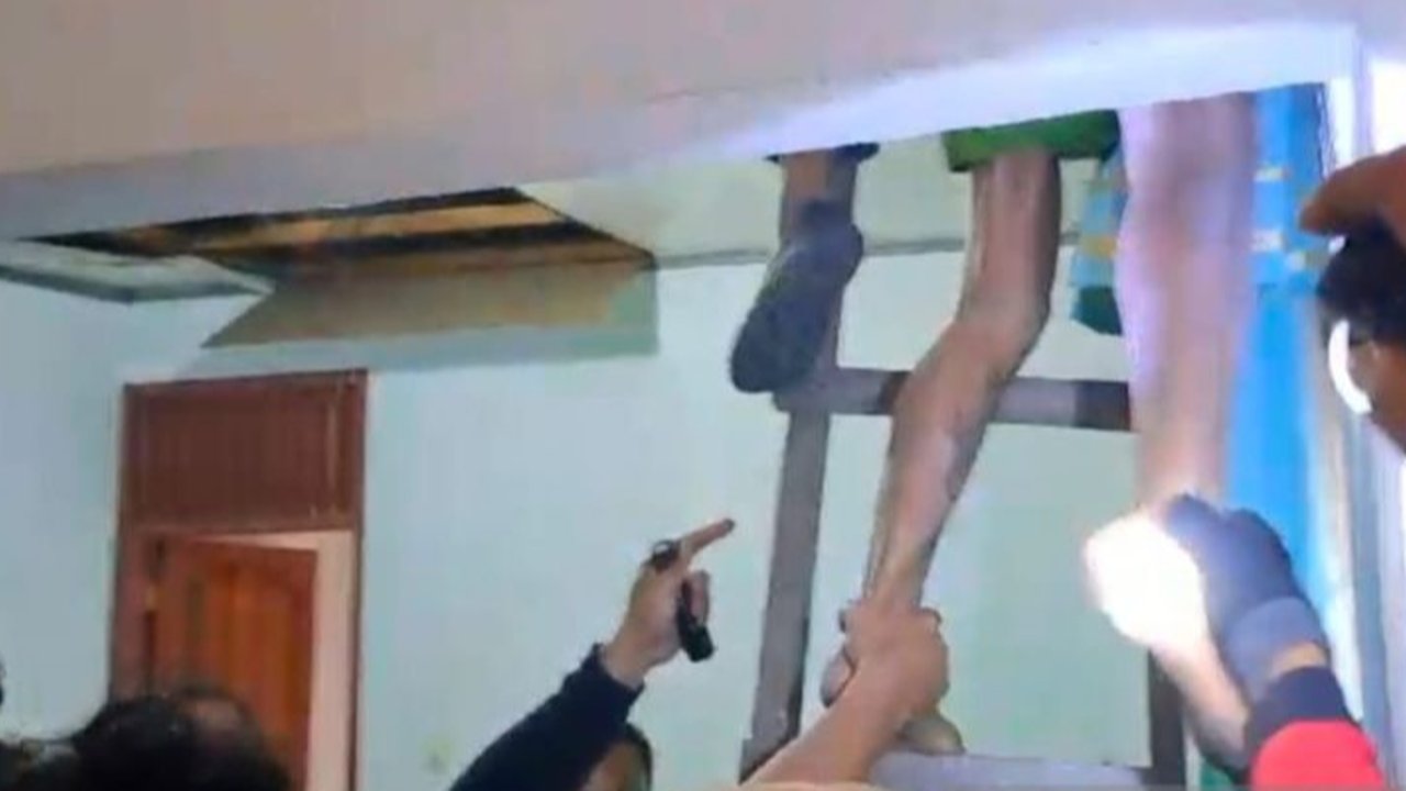 Berbaju Tahanan, Tampang Pembunuh Gadis Penjual Gorengan Usai Ditangkap jadi Sorotan 'Masih Glowing Itu'