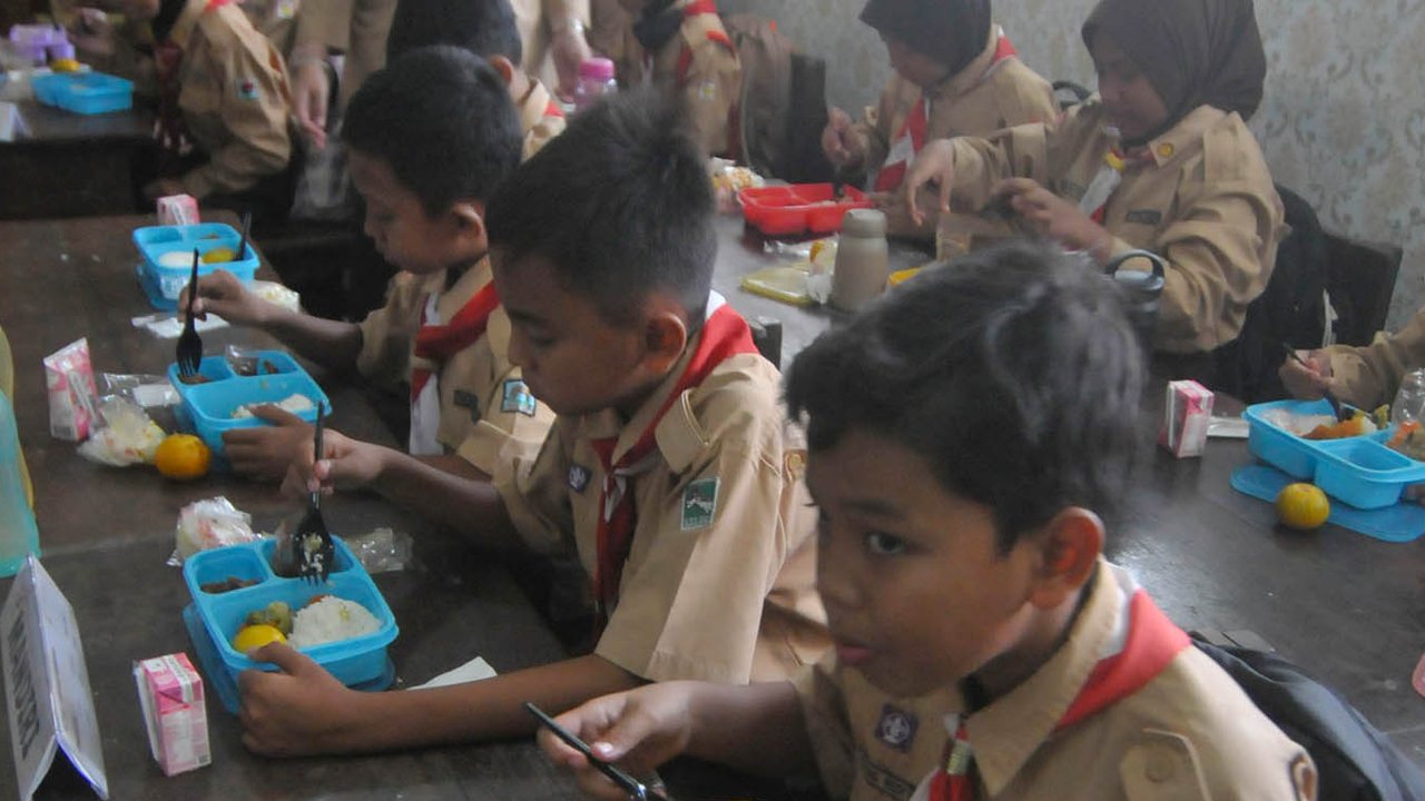 Uji coba atau simulasi makan siang gratis bergizi dan ramah lingkungan rencananya akan dilakukan selama satu minggu. (merdeka.com/Imam Buhori)