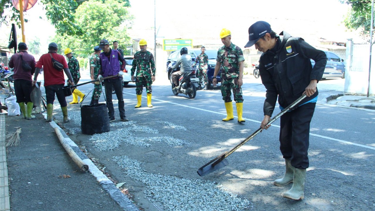 Lanud Husein Sastranegara dan Pemkot Bandung Kolaborasi Tata Jalan Komplek Sukasari