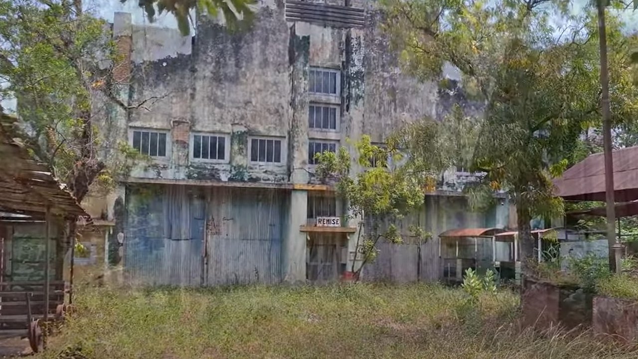 Gudang lokomotif Pabrik Gula Tasikmadu