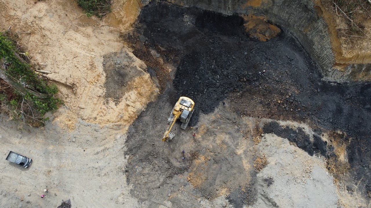 Aktivitas diduga tambang ilegal di Kawasan Hutan Dengan Tujuan Khusus (KHDTK) Labanan, Kabupaten Berau, Kalimantan Timur. (foto: Istimewa)