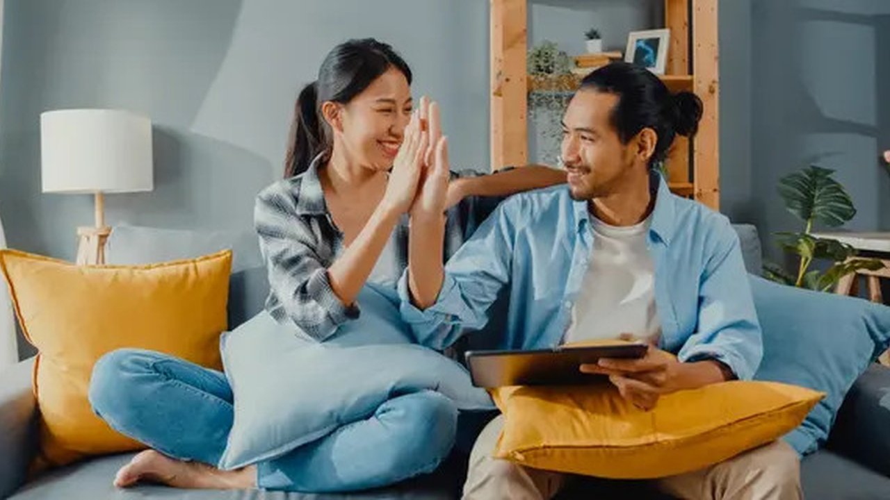 Ilustrasi pasangan cinta, bahagia. (Photo by Khoa Pham on Unsplash)