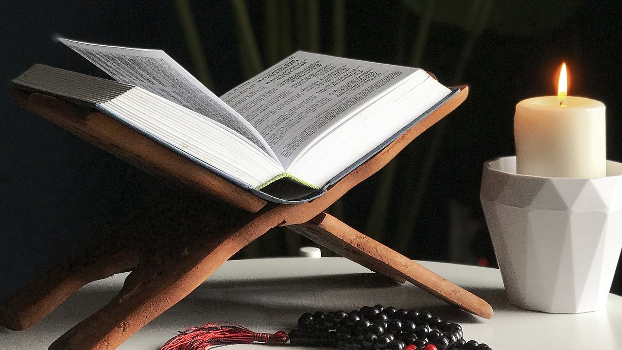 Doa Menagih Hutang Jarak Jauh Arab Latin dan Artinya