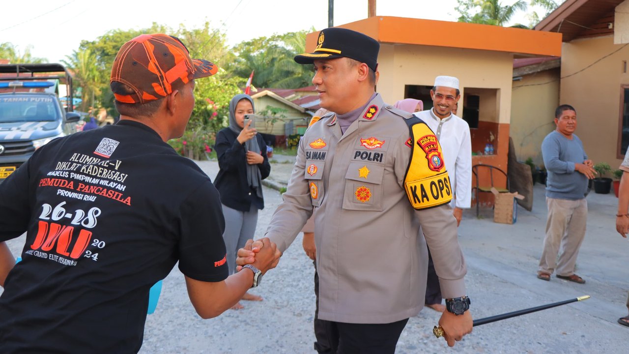 Kapolres Rohil Silahturahmi dengan Tokoh Masyarakat & Bagikan Bansos