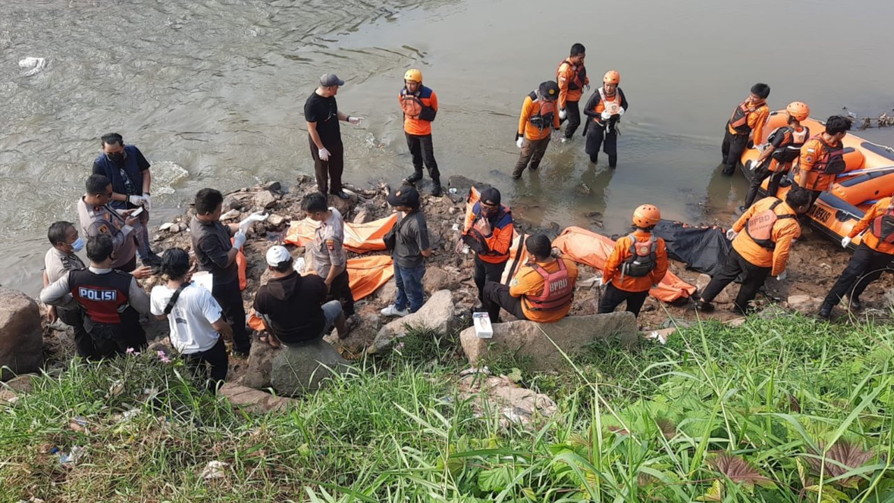 7 Mayat Mengambang di Kali Bekasi