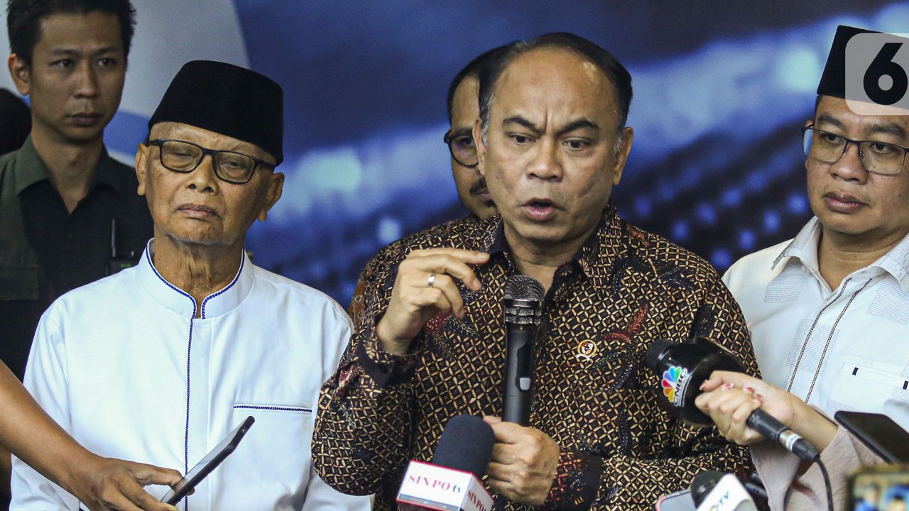 Menkominfo Budi Arie Setiadi meminta sosialisasi pencegahan judi online terus dilakukan dengan sasaran masyarakat luas. Hal tersebut bisa dilakukan melalui satuan kerja di Kementerian Kominfo. (Liputan6.com/Angga Yuniar)