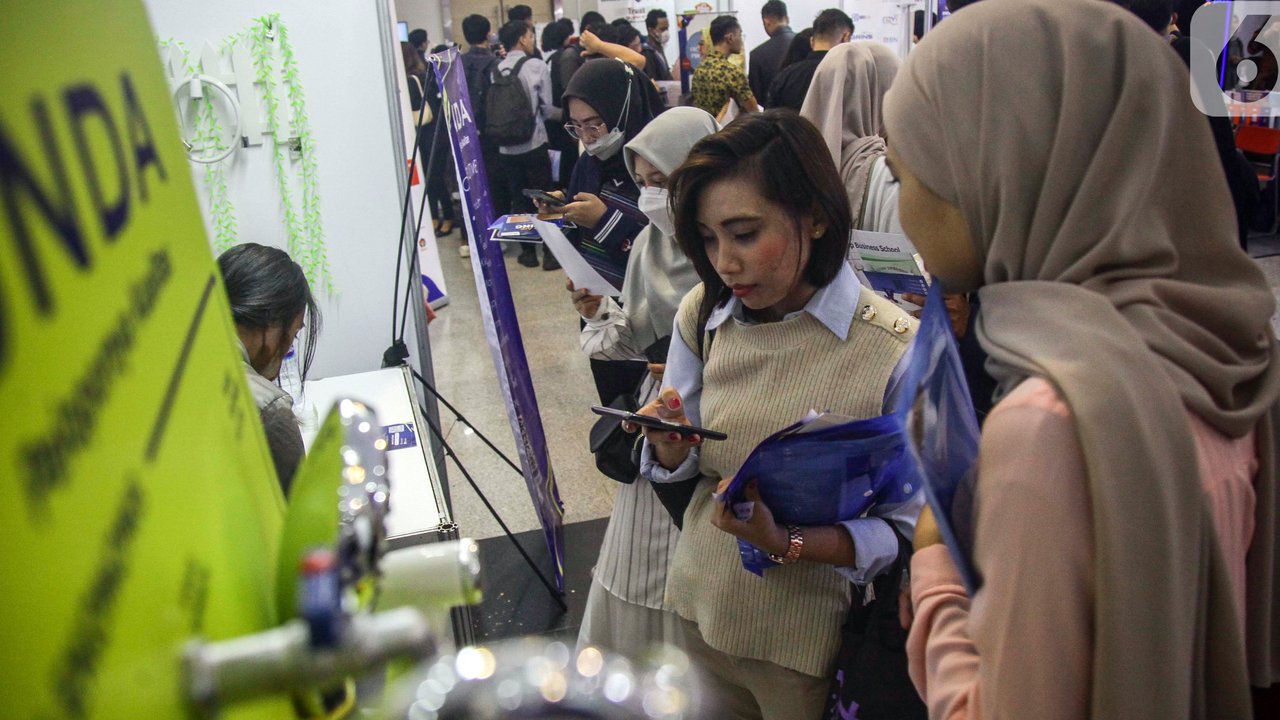 Terdapat 212,59 juta penduduk usia kerja pada Agustus 2023. Dari total tersebut, sebanyak 147,71 juta orang di antaranya merupakan angkatan kerja. (Liputan6.com/Angga Yuniar)
