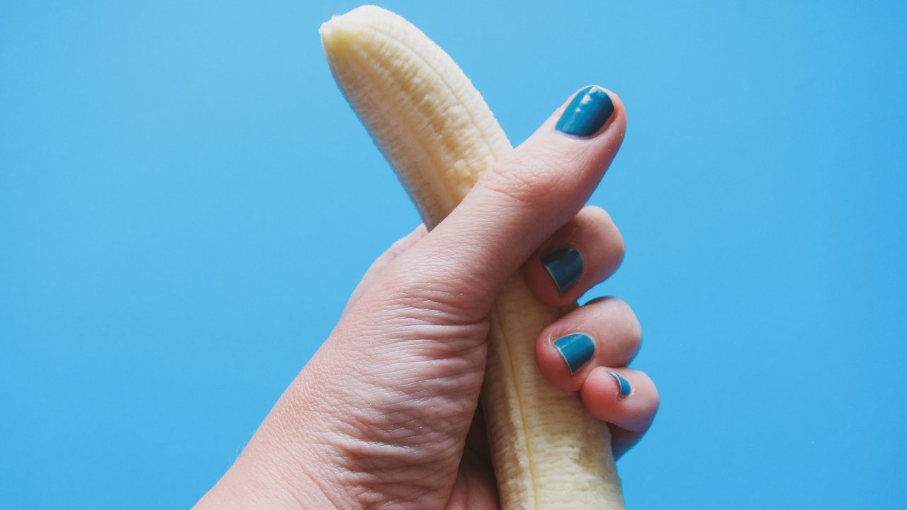 ilustrasi penis. Photo by Hello I'm Nik 🎞 on Unsplash