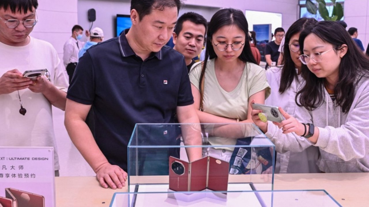Huawei Mate XT, HP 3 Layar Lipat Bakal Dirilis Global, Indonesia Kebagian?