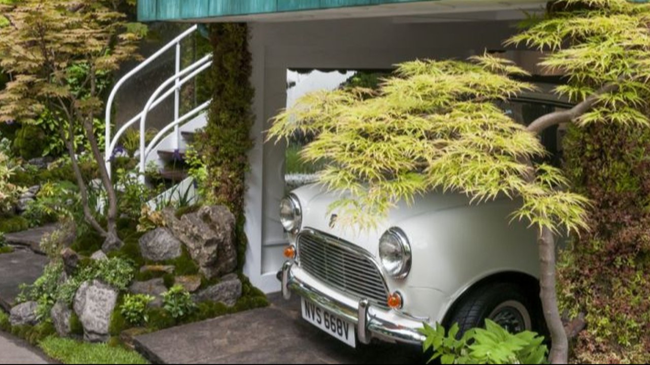 Single-car garage by Japanese landscape designer