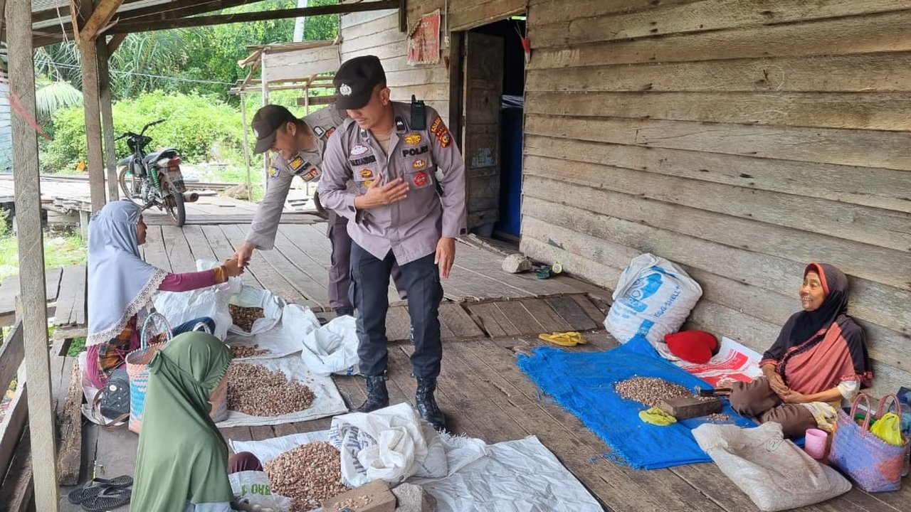 Polisi blusukan ke perkampungan