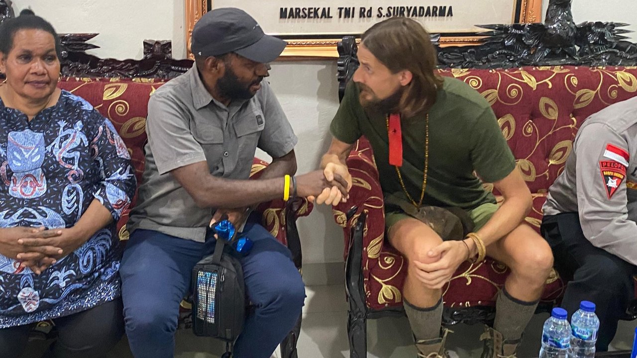 Tim Satgas Damai Cartenz Dapat Penghargaan