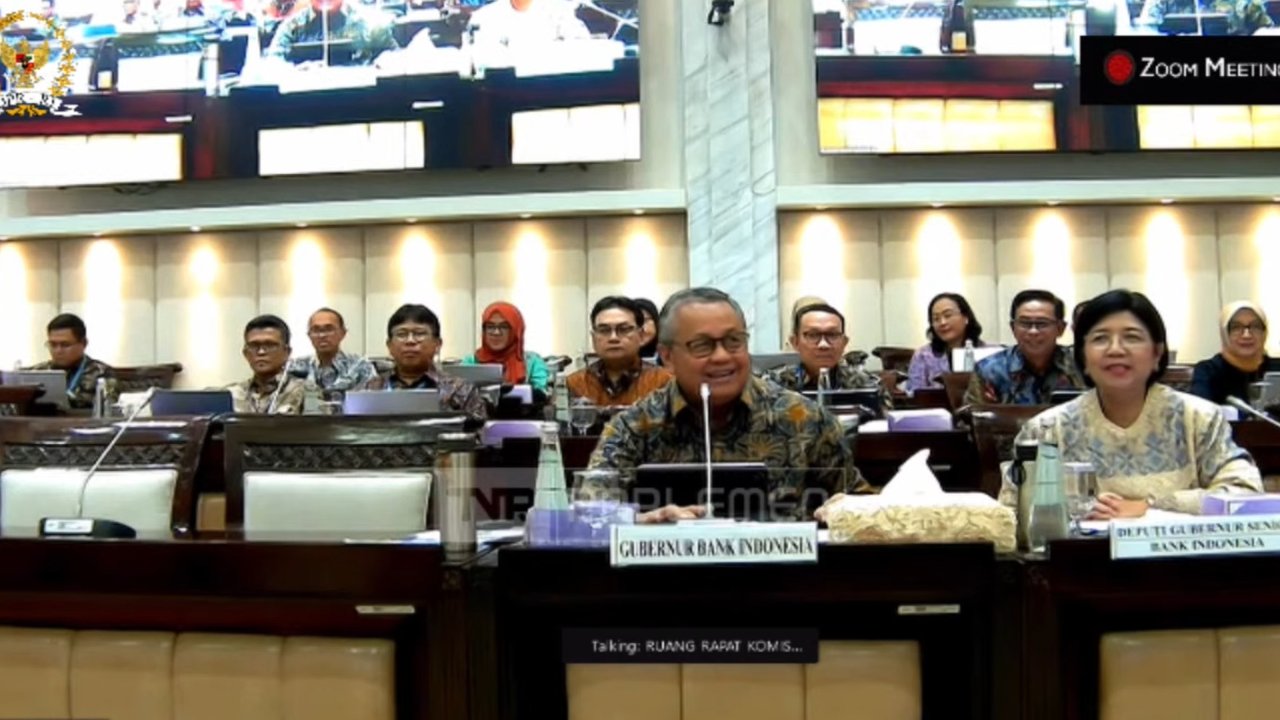 Gubernur Bank Indonesia, Perry Warjiyo dalam Rapat Kerja dengan Komisi XI DPR RI, Kamis (12/9/2024). Bank Indonesia (BI) membeberkan mengenai progres pembentukan central counterparty (CPP) yang merupakan lembaga penjamin transaksi derivatif suku bunga dan nilai tukar.