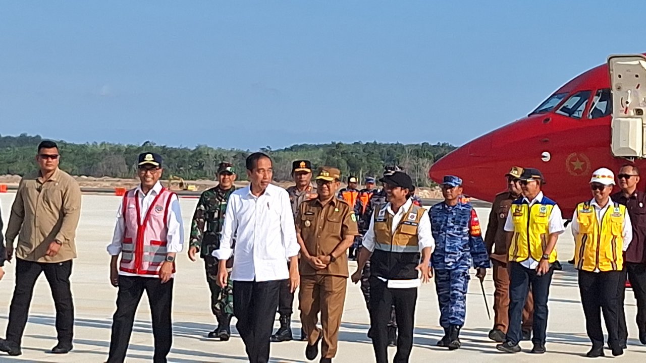 Pesawat Presiden mendarat perdana di Bandara IKN