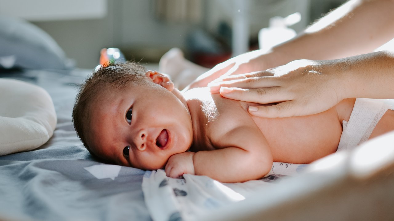 Apakah Pemakaian Pampers Mempengaruhi Bentuk Kaki Bayi? Berikut Ulasannya