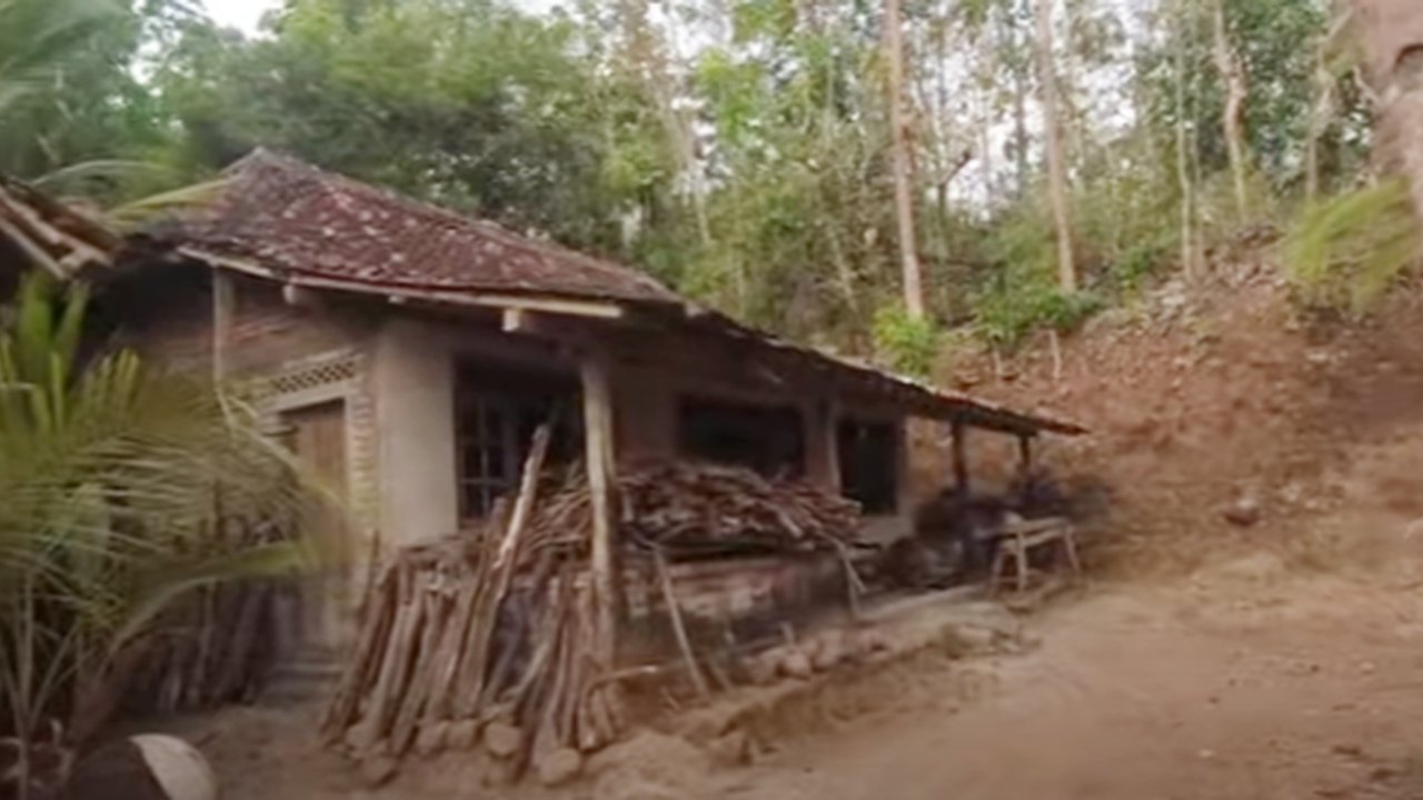Dulu Tajir Melintir, Begini Potret Rumah Lurah di Tengah Hutan Kondisinya Memprihatinkan