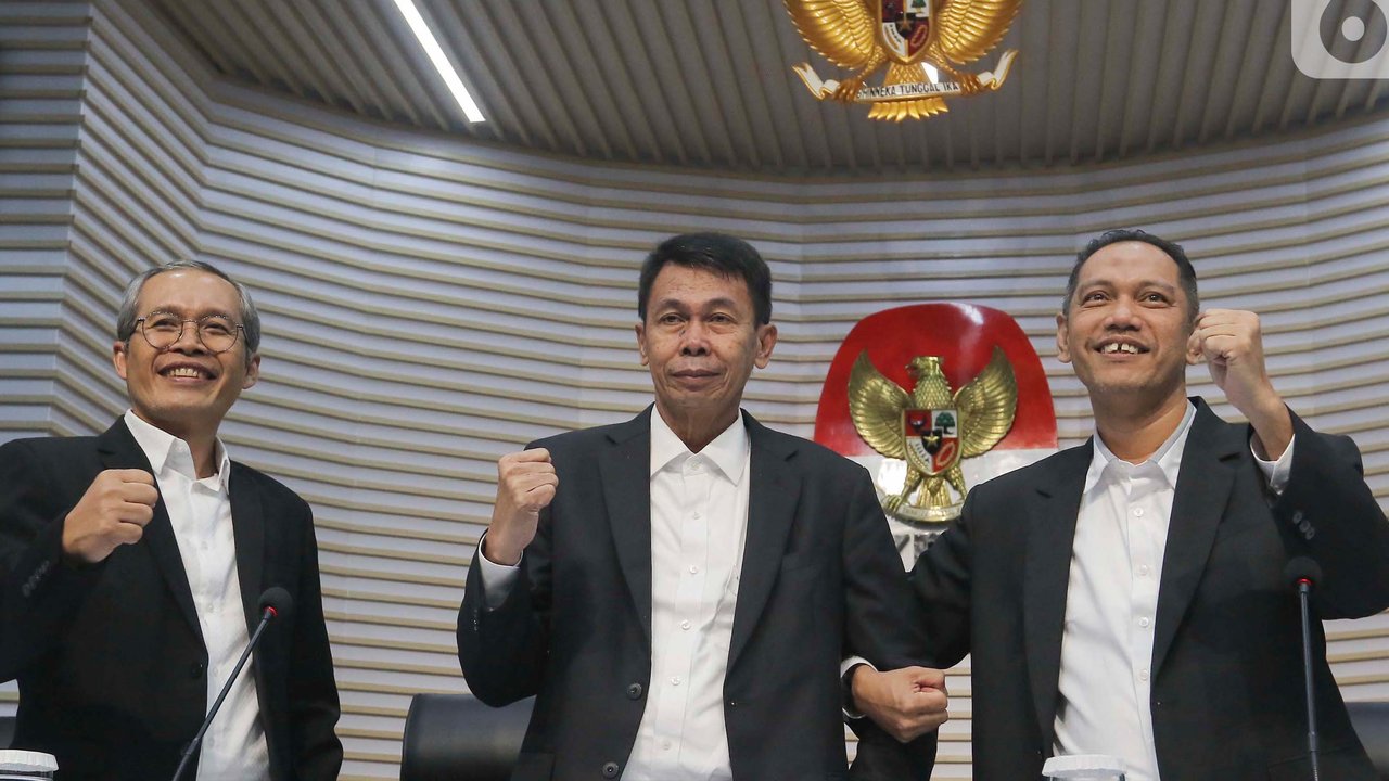 Ketua Komisi Pemberantasan Korupsi (KPK) sementara Nawawi Pomolango sesaat sebelum memberi keterangan di Gedung Merah Putih KPK, Jakarta, Senin (27/11/2023). (Liputan6.com/Angga Yuniar)