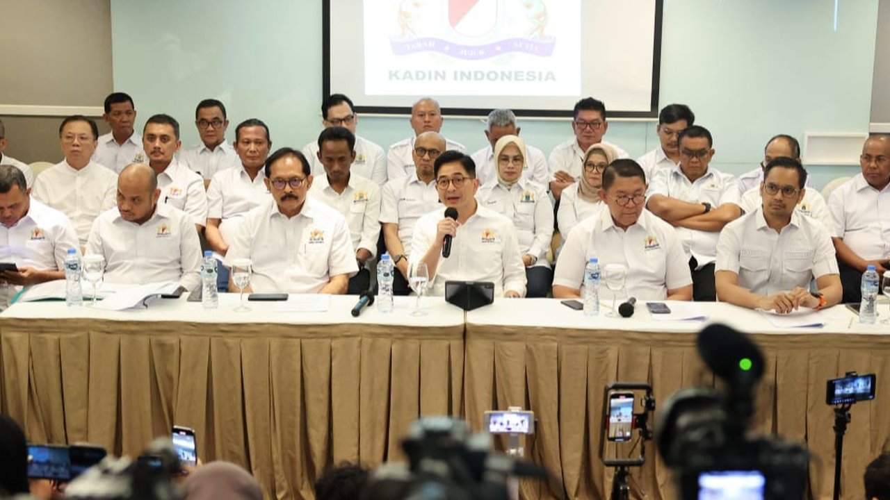 Ketua Umum Kadin Indonesia, Arsjad Rasjid menyebut kegiatan Musyawarah Nasional Luar Biasa (Munaslub) pada Sabtu, 14 September di Hotel St. Regis ilegal dan tidak sah karena tidak sesuai dengan Anggaran Dasar dan Anggaran Rumah Tangga (AD/ART).