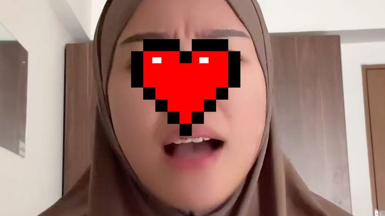 Mendadak Lolly anak Nikita Mirzani mengunggah dua potret pakai hijab di Instagram Stories. Ia mengucap bismillah dan ngaku merasa cantik dengan hijab. (Foto: Dok. Instagram @laurameizanimawardi)