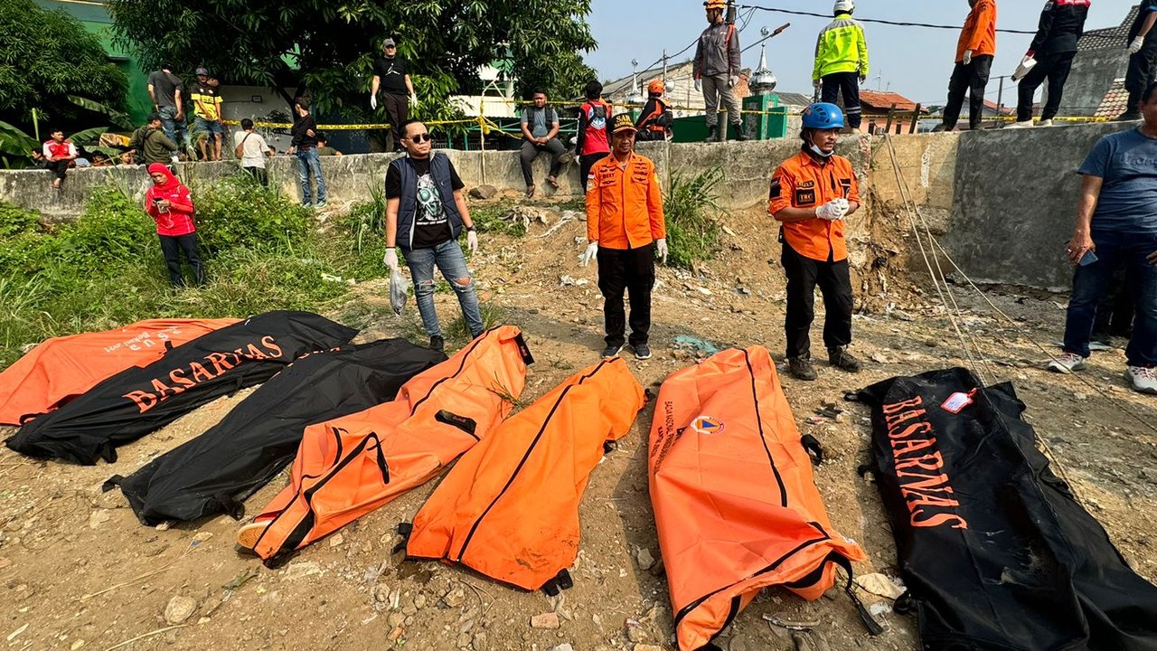 7 Mayat Mengambang di Kali Bekasi