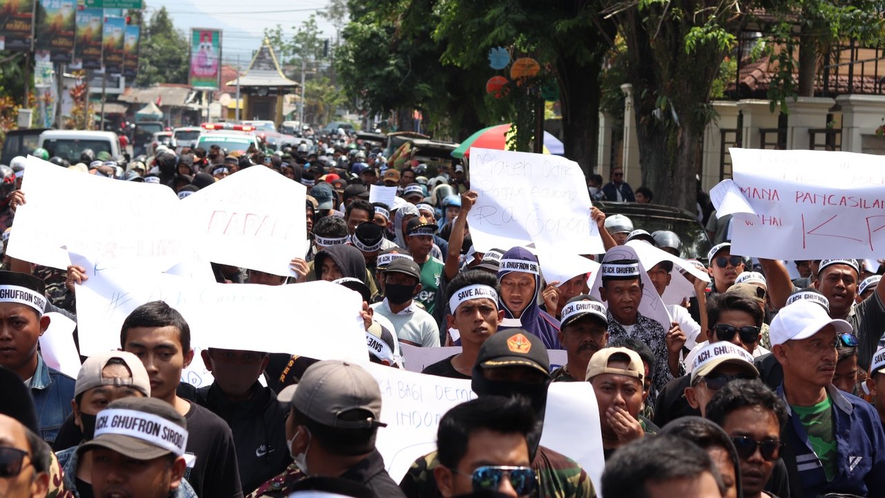 Massa pendukung Achmad Ghufron Sirodj