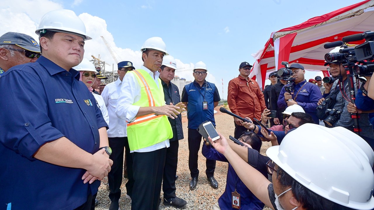 Jokowi Tinjau Proyek Hilirisasi di Smelter Grade Alumina Refinery Mempawah