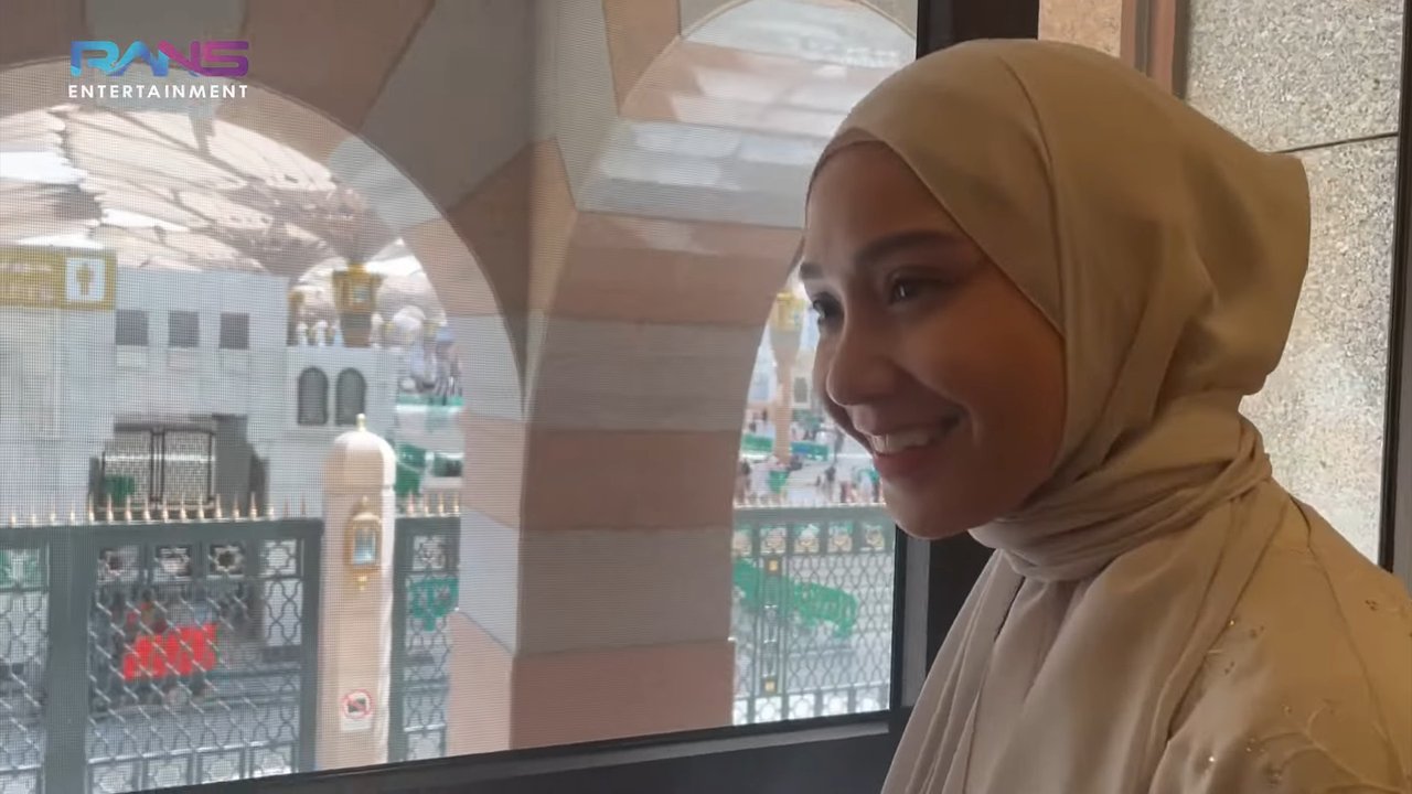 Bahagianya Nagita Slavina Ajak Sus Rini Umrah Pertama Kali: Cie Sus Udah Sampai Nabawi