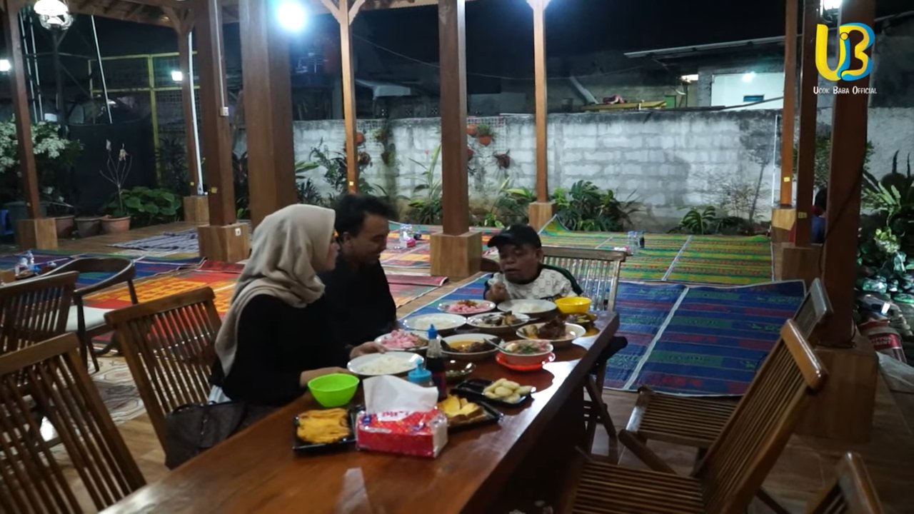 Ucok Baba Bawa Calon Mantu Makan Khas Mandailing 'Ini Sayur Pucuk Rotan'