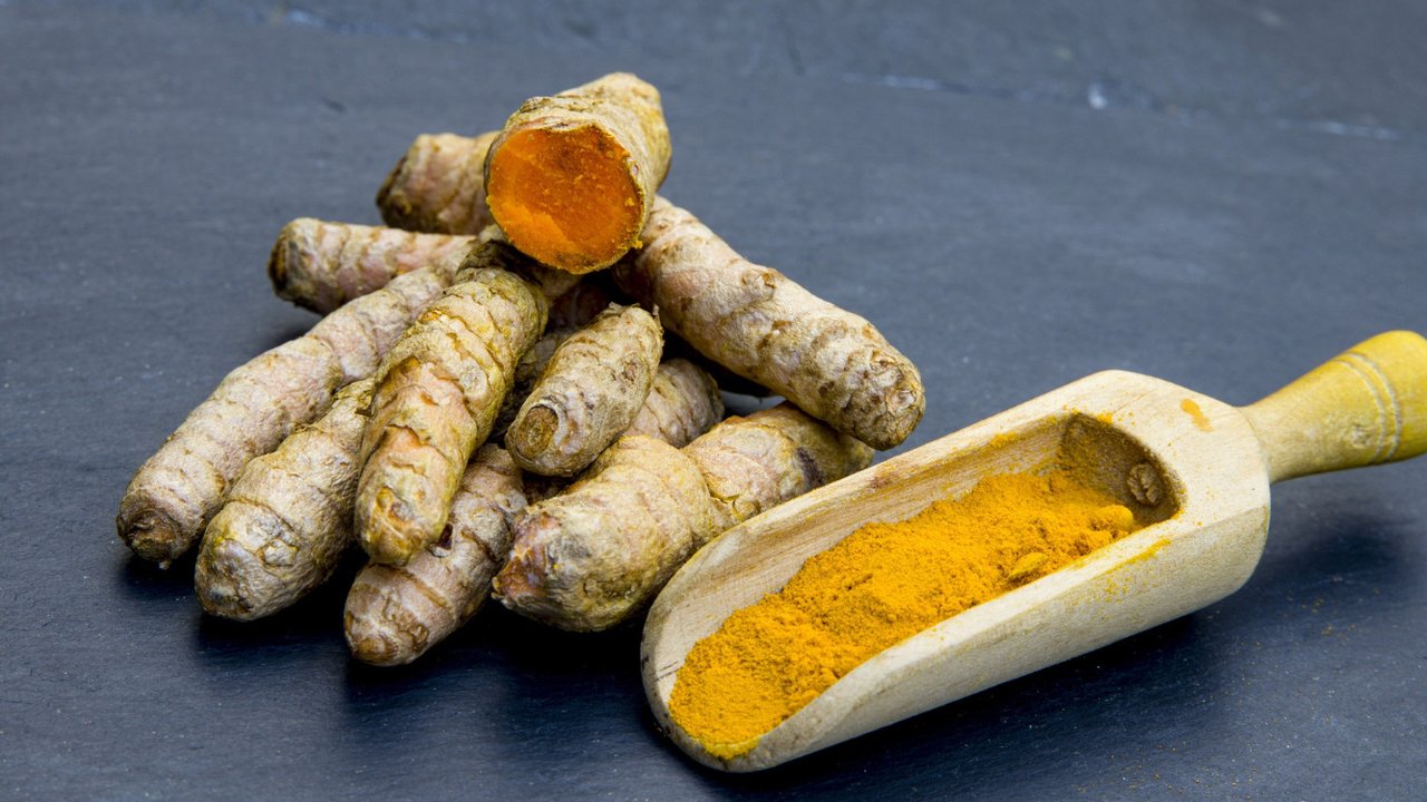 Ilustrasi Kunyit (freepik/wirestock)