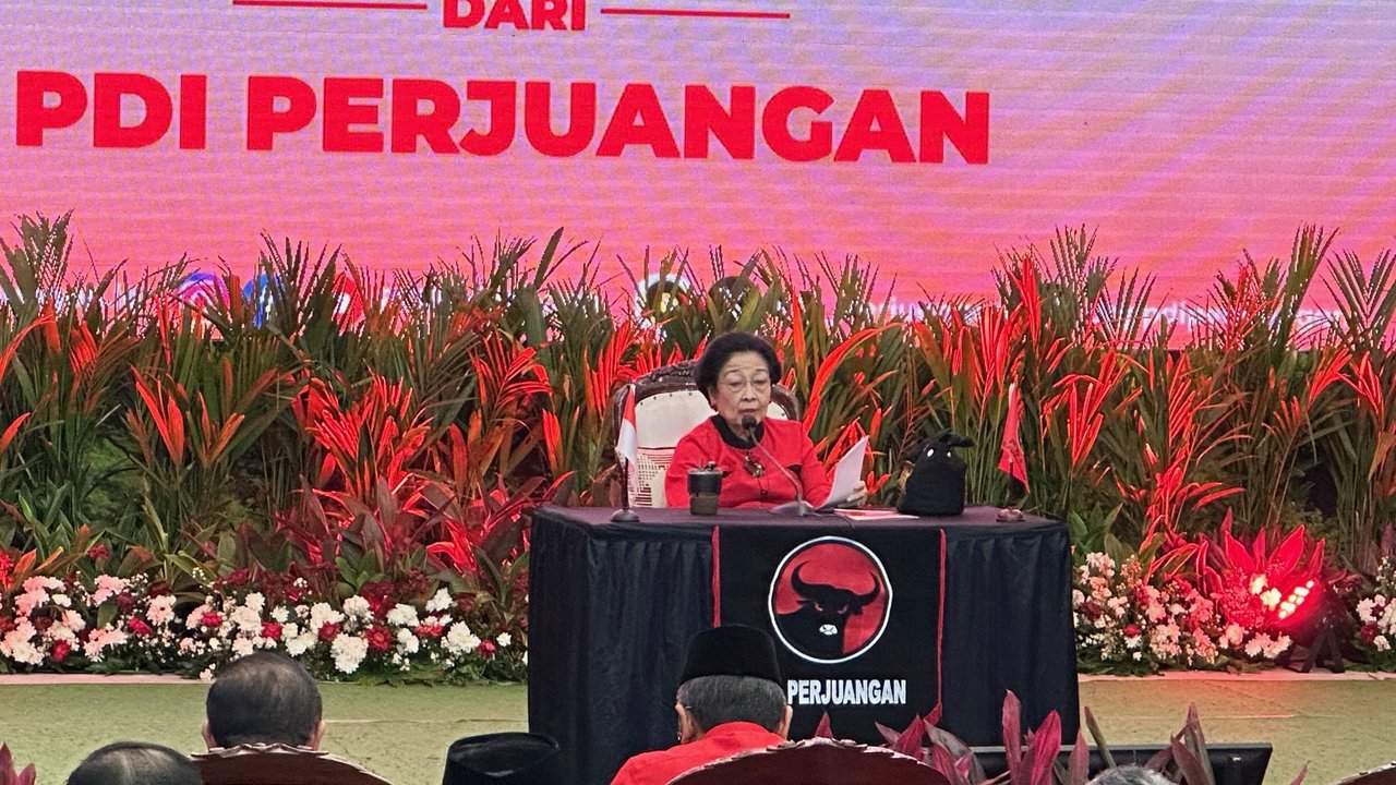 Ketua Umum PDI Perjuangan (PDIP) Megawati Soekarnoputri saat memberikan pidato dalam acara pengumuman bakal calon kepala daerah di Pilkada 2024 gelombang pertama di kantor DPP PDIP, Jakarta. (Foto: Dokumentasi PDIP).