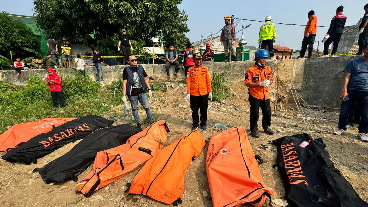 7 jasad di kali bekasi