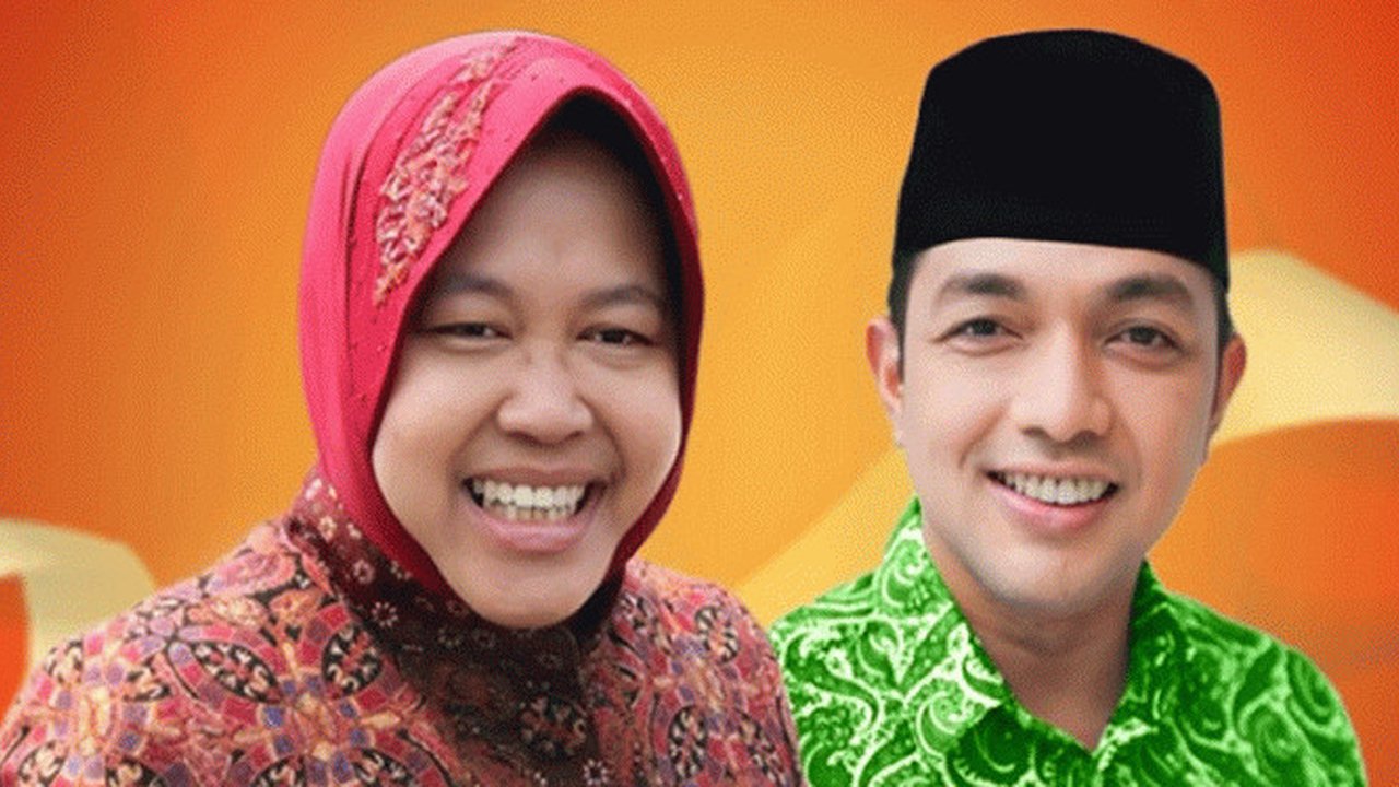 Risma saat ziarah ke makam Mbah Bungkul. (Dian Kurniawan/Liputan6.com)