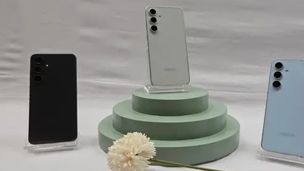 Samsung akhirnya mengumumkan Galaxy S24 FE, smartphone versi lebih terjangkau dari flagship Galaxy S24 Series. Perangkat ini hadir dengan harga Rp 9,9 jutaan.