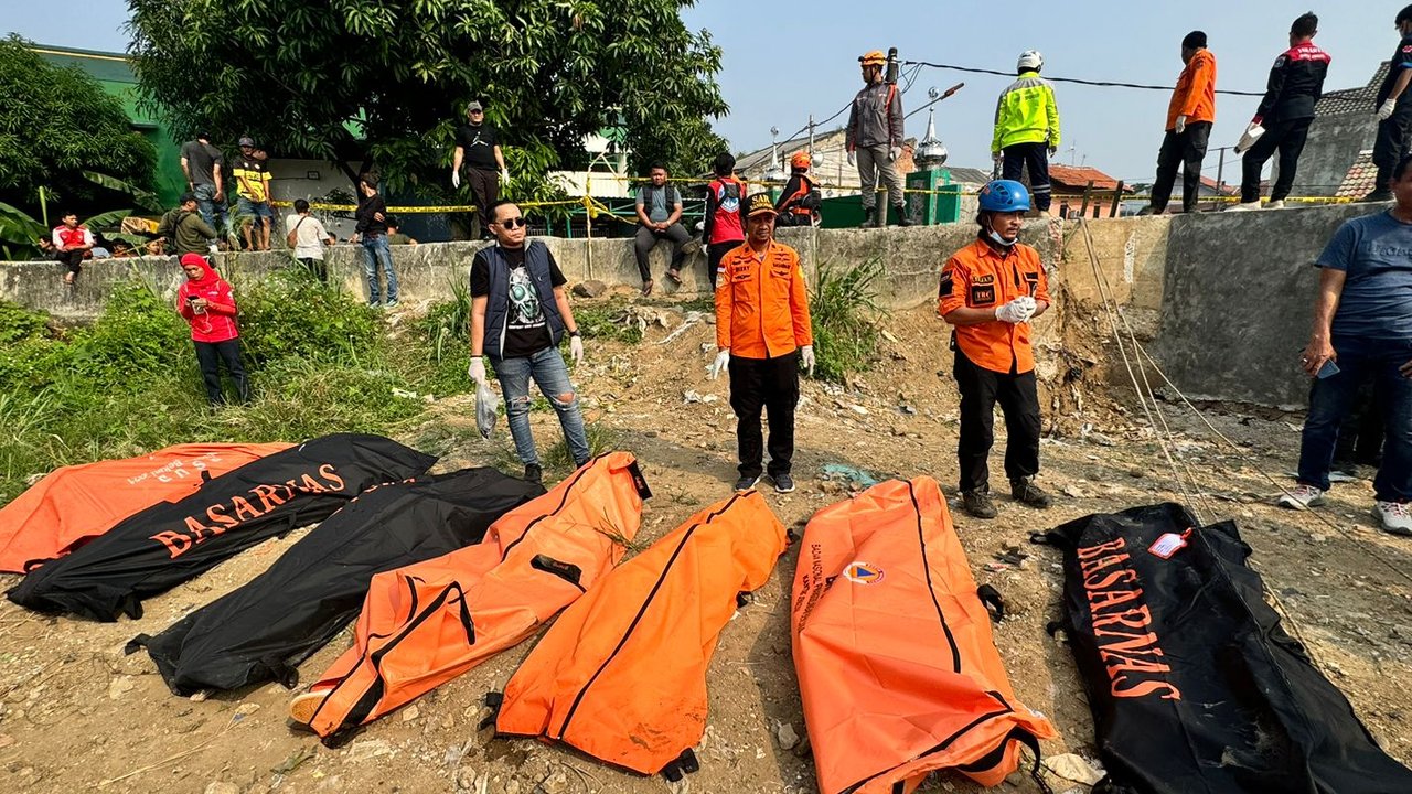 7 Mayat Mengambang di Kali Bekasi