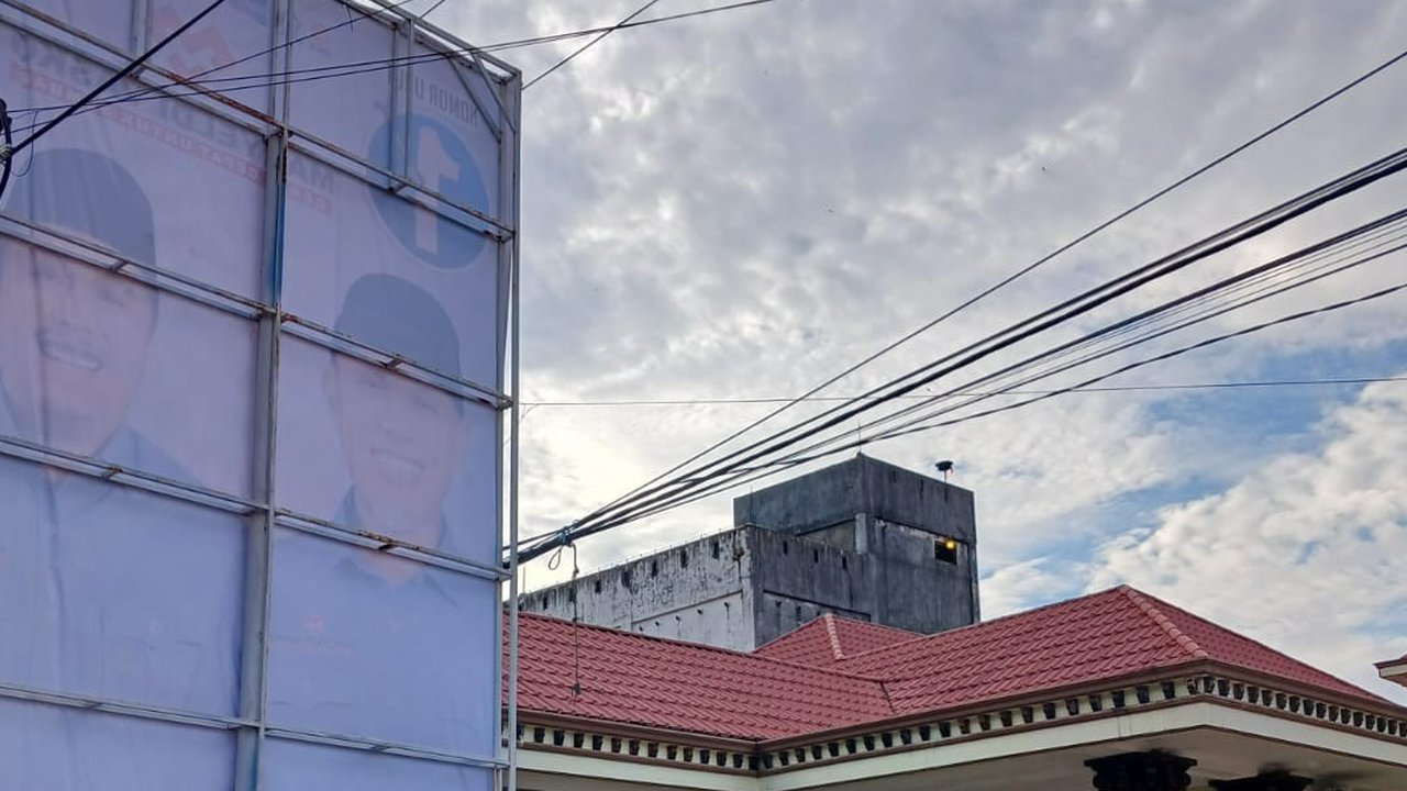 Pemuda di Sumbar Tewas Tersengat Listrik Saat Pasang Baliho Pilkada