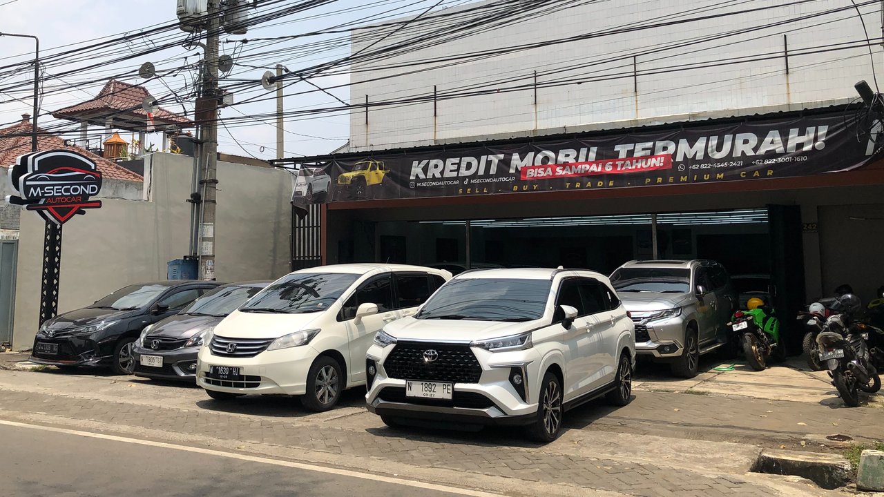 Mobil seken di M-Second Autocar