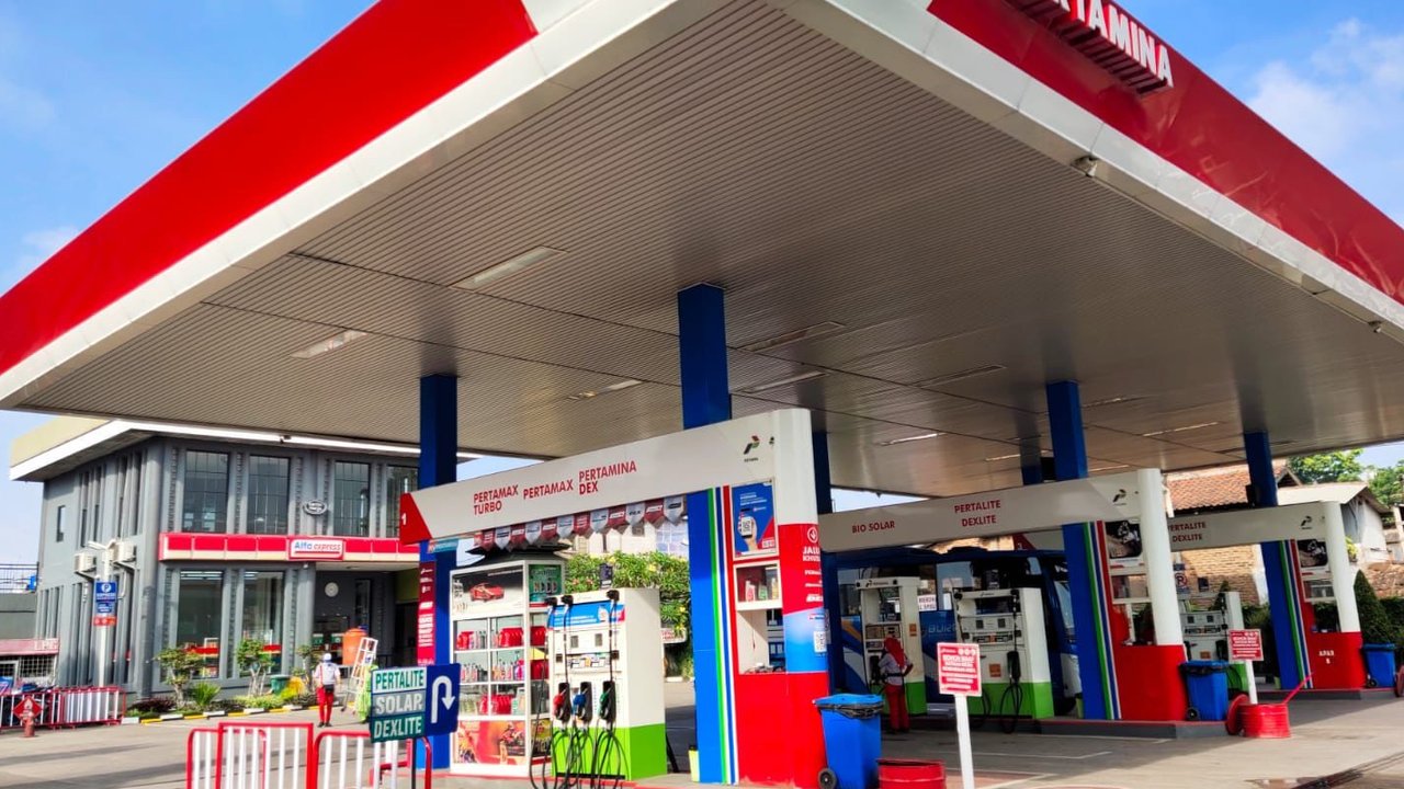 <p>PT Pertamina Patra Niaga memastikan Bahan Bakar Minyak (BBM) jenis Pertalite tersedia di 97 persen dari total SPBU Pertamina di Indonesia. (Foto: Pertamina)</p>